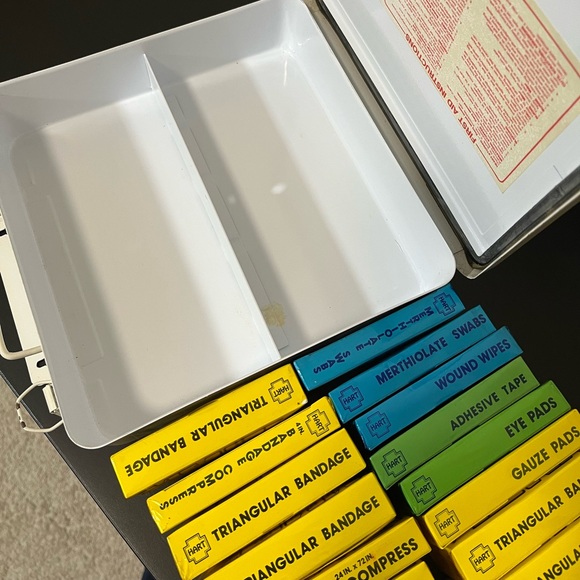 Vintage Hart Wall Mounted First Aid Kit with Original Partial Supplies - Picture 7 of 14